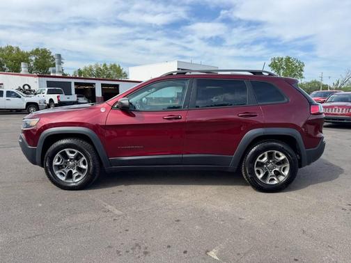 Velvet Red Pearlcoat 2019 Jeep Cherokee Trailhawk