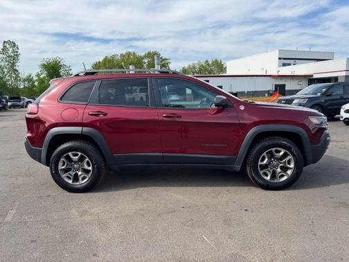 Velvet Red Pearlcoat 2019 Jeep Cherokee Trailhawk