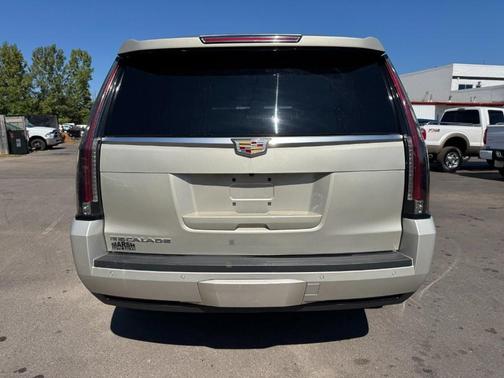 2016 Cadillac Escalade Luxury