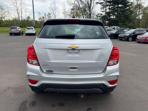 Silver Ice Metallic 2019 Chevrolet Trax LS