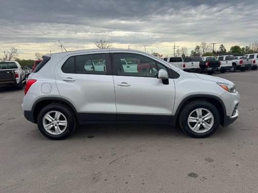 Silver Ice Metallic 2019 Chevrolet Trax LS