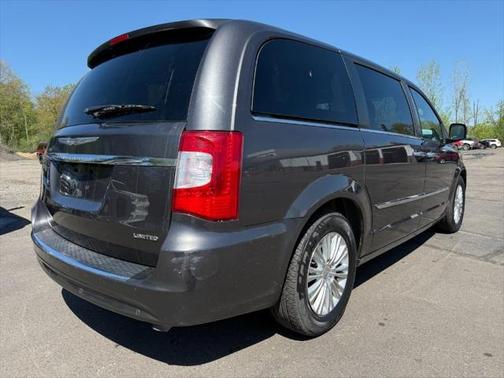 2016 Chrysler Town & Country Limited