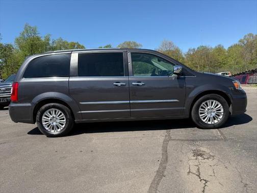 2016 Chrysler Town & Country Limited