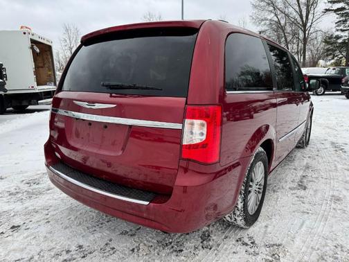 2014 Chrysler Town & Country Touring-L