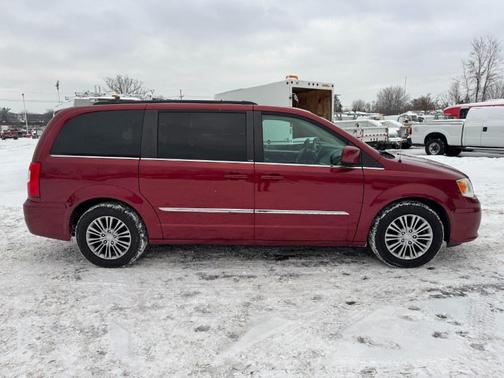 2014 Chrysler Town & Country Touring-L