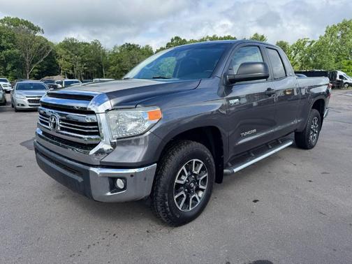 Black 2017 Toyota Tundra SR5