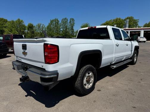 White 2018 Chevrolet Silverado 2500 LT
