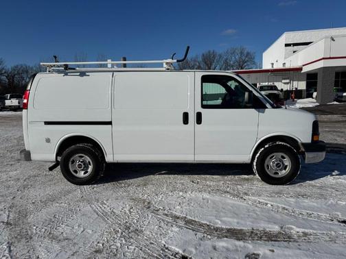 2016 GMC Savana 3500 1WT