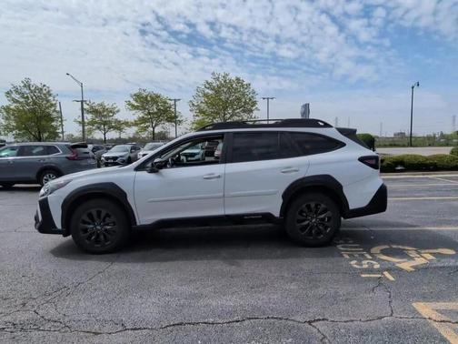 Crystal White Pearl 2023 Subaru Outback Onyx Edition