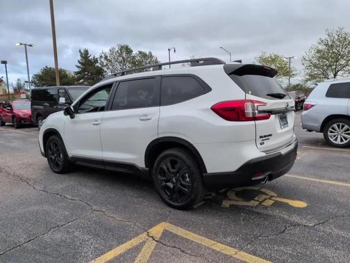 Crystal White Pearl 2023 Subaru Ascent Onyx Edition Limited 7-Passenger