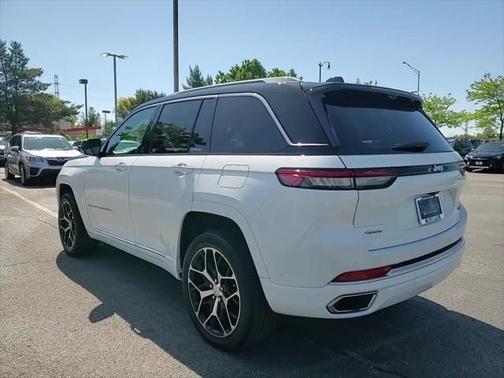2022 Jeep Grand Cherokee Summit