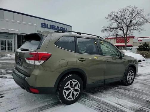 2023 Subaru Forester Premium