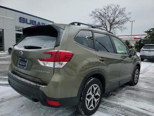 2023 Subaru Forester Premium