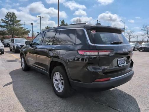 Diamond Black Crystal Pearlcoat 2024 Jeep Grand Cherokee L Laredo