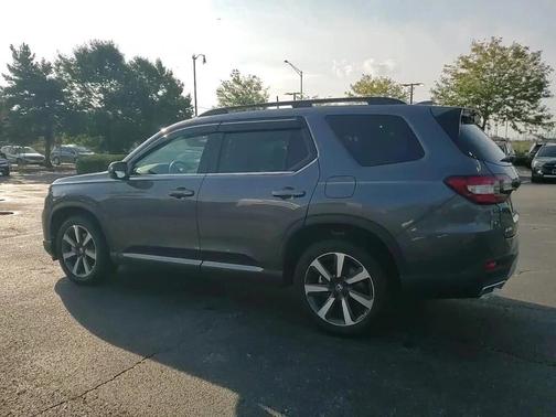 2025 Honda Pilot Touring 8-Passenger
