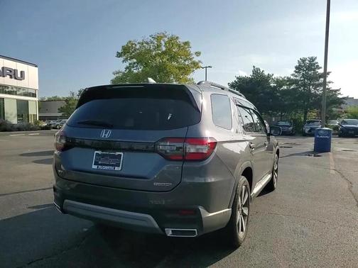 2025 Honda Pilot Touring 8-Passenger