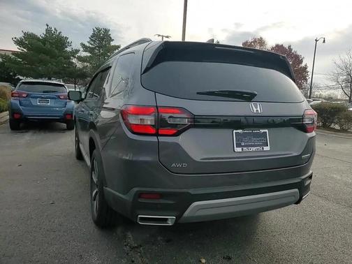 2025 Honda Pilot Touring 8-Passenger