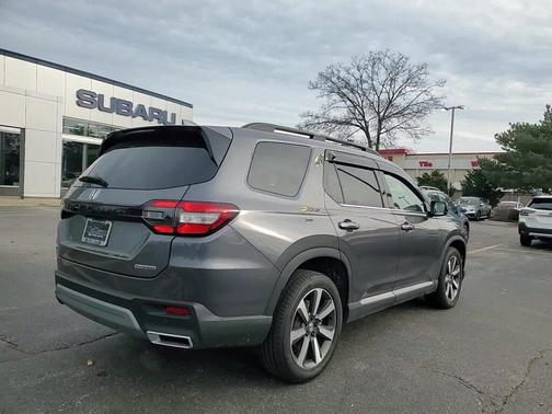 2025 Honda Pilot Touring 8-Passenger