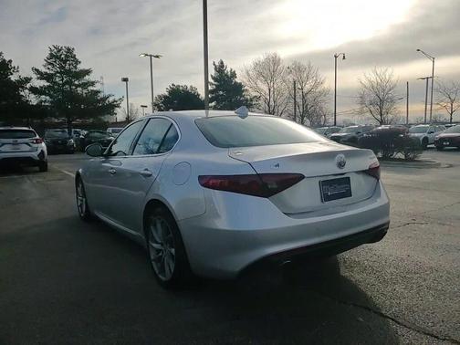 2017 Alfa Romeo Giulia Base