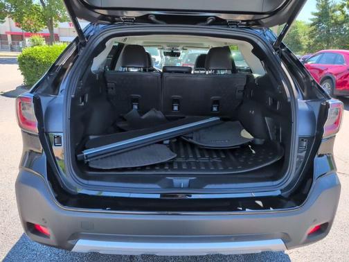Crystal Black Silica 2023 Subaru Outback Limited