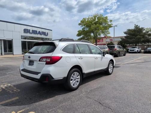 Crystal White Pearl 2018 Subaru Outback 2.5i