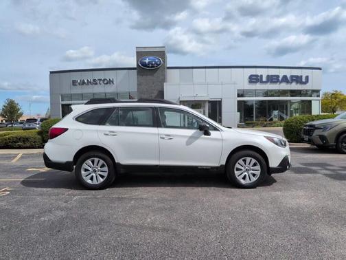 Crystal White Pearl 2018 Subaru Outback 2.5i