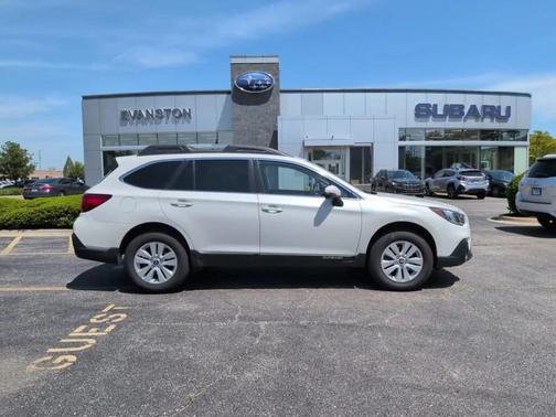 Crystal White Pearl 2019 Subaru Outback 2.5i Premium