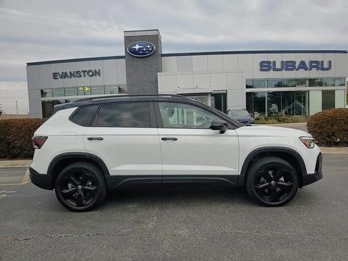 2025 Volkswagen Taos 1.5T SE Black