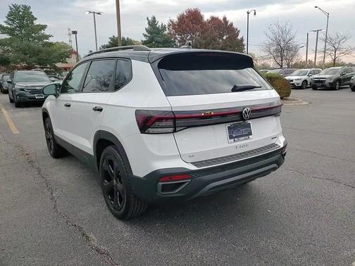 2025 Volkswagen Taos 1.5T SE Black