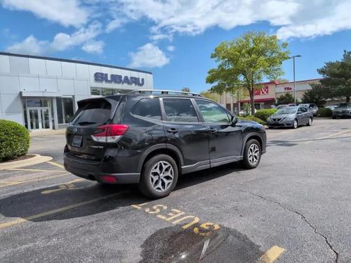 Crystal Black Silica 2024 Subaru Forester Premium