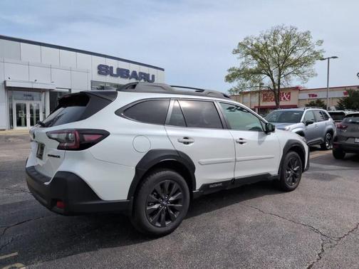 Crystal White Pearl 2025 Subaru Outback Onyx Edition
