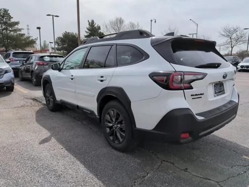 Crystal White Pearl 2025 Subaru Outback Onyx Edition