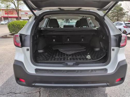 Crystal White Pearl 2025 Subaru Outback Onyx Edition