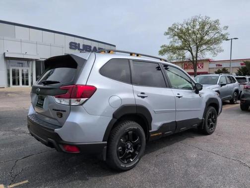 Ice Silver Metallic 2025 Subaru Forester Wilderness
