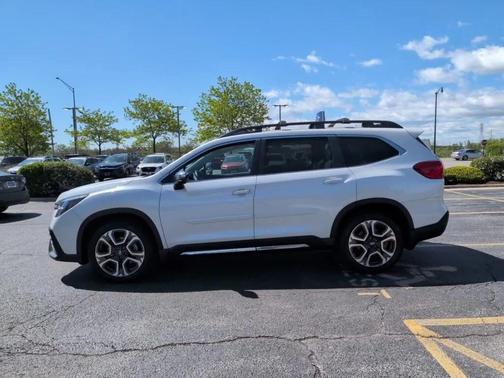 Crystal White Pearl 2023 Subaru Ascent Limited 7-Passenger