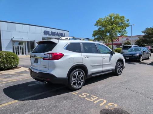 Crystal White Pearl 2023 Subaru Ascent Limited 7-Passenger
