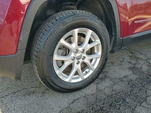 2016 Jeep Cherokee Sport