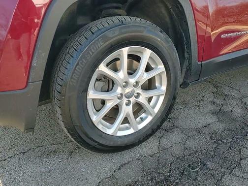 2016 Jeep Cherokee Sport