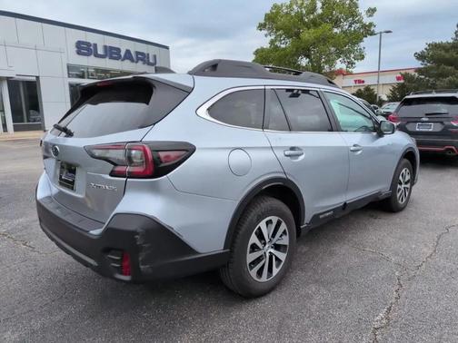 Ice Silver Metallic 2022 Subaru Outback Premium