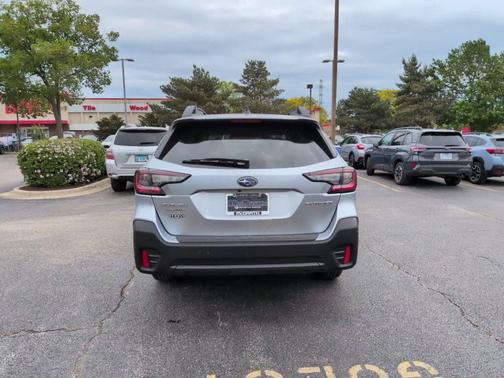Ice Silver Metallic 2022 Subaru Outback Premium