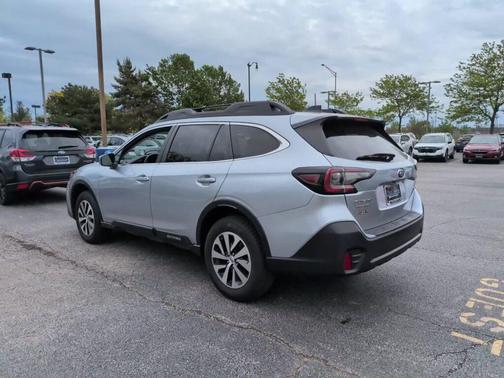 Ice Silver Metallic 2022 Subaru Outback Premium