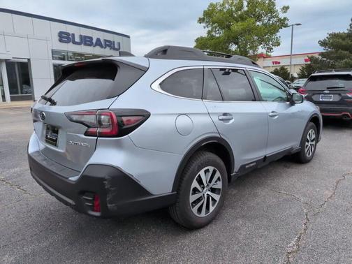 Ice Silver Metallic 2022 Subaru Outback Premium