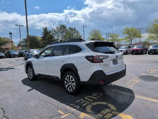 Crystal White Pearl 2025 Subaru Outback Premium