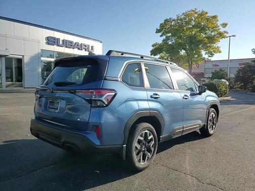 2025 Subaru Forester Base