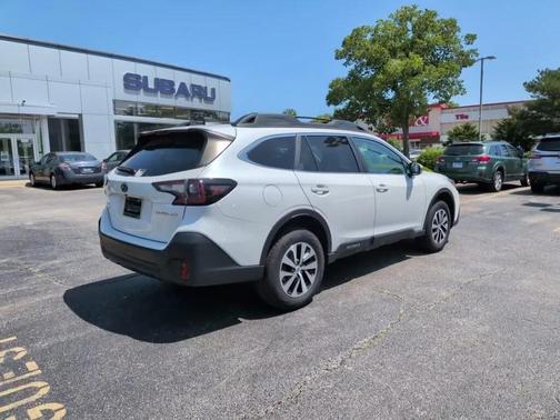 Crystal White Pearl 2022 Subaru Outback Premium