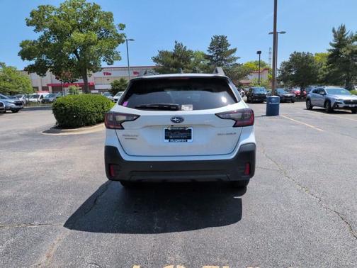 Crystal White Pearl 2022 Subaru Outback Premium