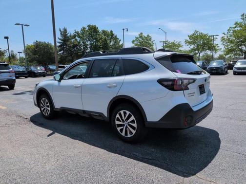Crystal White Pearl 2022 Subaru Outback Premium