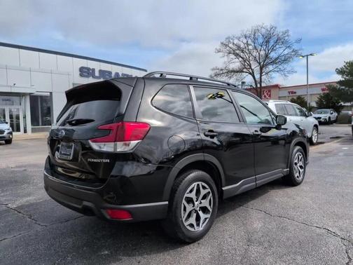 Crystal Black Silica 2024 Subaru Forester Premium