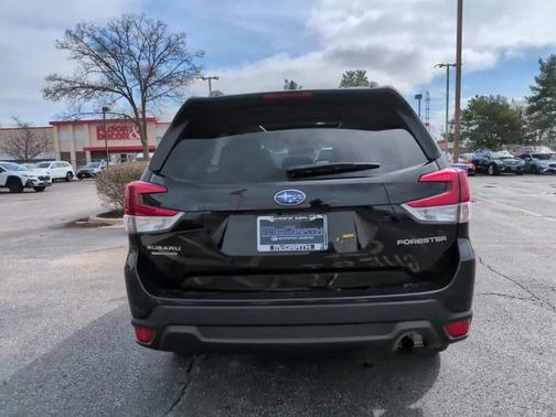 Crystal Black Silica 2024 Subaru Forester Premium