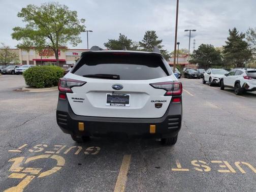 Crystal White Pearl 2025 Subaru Outback Wilderness